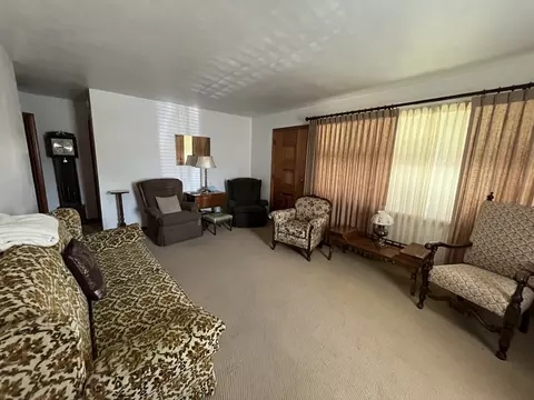 Living - 526 Edwards St, Kewanee, IL 61443 photo 3 of 4
