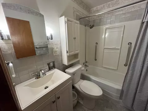 Bath - 526 Edwards St, Kewanee, IL 61443 photo 1 of 1