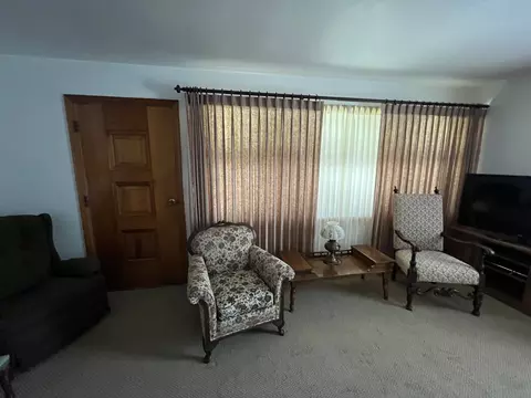 Living - 526 Edwards St, Kewanee, IL 61443 photo 1 of 4