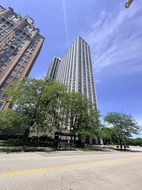 1550 N Lake Shore Dr #3C, Chicago, IL 60610