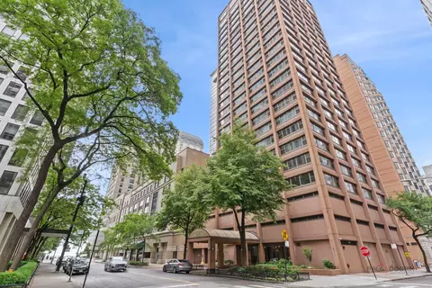 247 E Chestnut St #1804, Chicago, IL 60611
