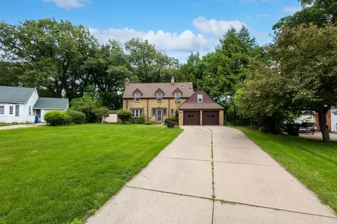 Exterior - 2310 16th Ave, Moline, IL 61265 photo 2 of 10