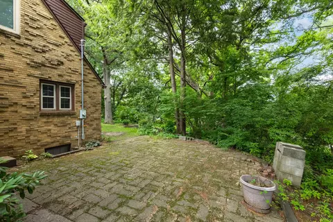Exterior - 2310 16th Ave, Moline, IL 61265 photo 4 of 10