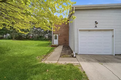 1532 Hunt Dr #A, Normal, IL 61761