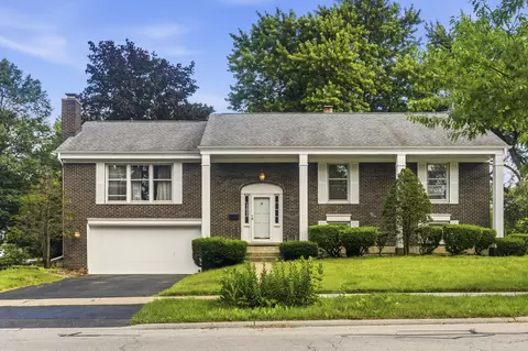 933 W Gilbert Ave, Palatine, IL 60067
