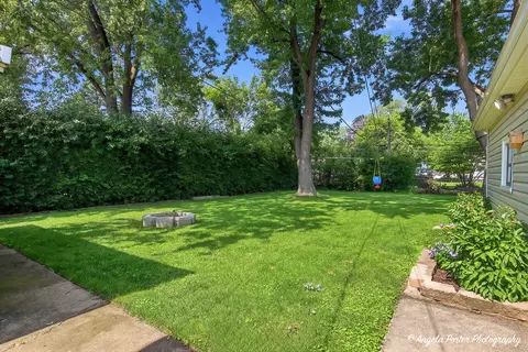 Exterior - 2409 Robin Ln, Rolling Meadows, IL 60008 photo 11 of 11