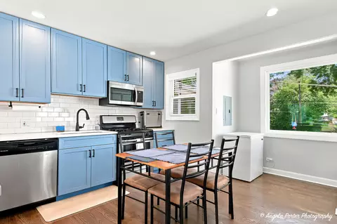 Kitchen - 2409 Robin Ln, Rolling Meadows, IL 60008 photo 3 of 5