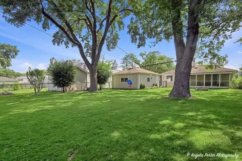 Exterior - 2409 Robin Ln, Rolling Meadows, IL 60008 photo 10 of 11