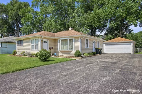 Exterior - 2409 Robin Ln, Rolling Meadows, IL 60008 photo 2 of 11
