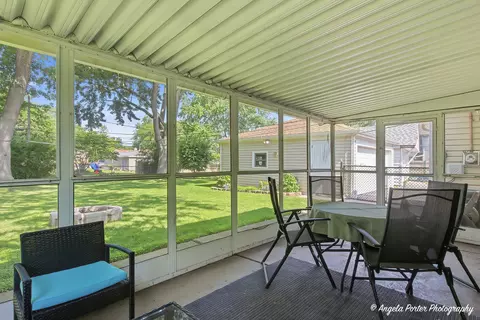 Exterior - 2409 Robin Ln, Rolling Meadows, IL 60008 photo 6 of 11