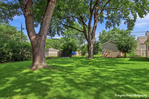 Exterior - 2409 Robin Ln, Rolling Meadows, IL 60008 photo 9 of 11