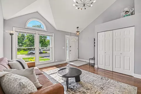 Entry Way - 2004 Primrose Dr, Plainfield, IL 60586 photo 1 of 2