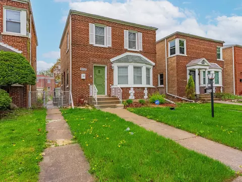8252 S Calumet Ave, Chicago, IL 60619