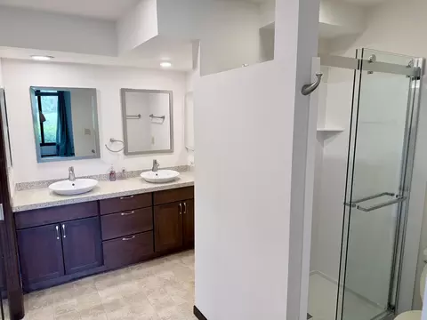 Bath - 12 Kent Ct, Willowbrook, IL 60527 photo 1 of 2