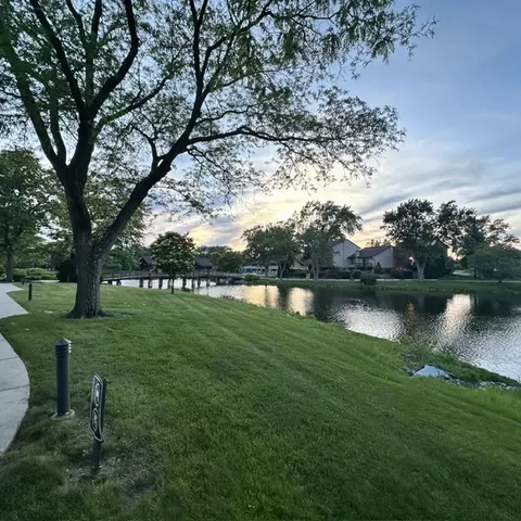 View/Area - 12 Kent Ct, Willowbrook, IL 60527 photo 4 of 7