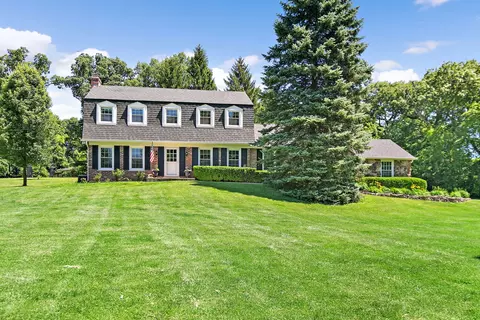 37 W384 Ronsu Ln, Saint Charles, IL 60175
