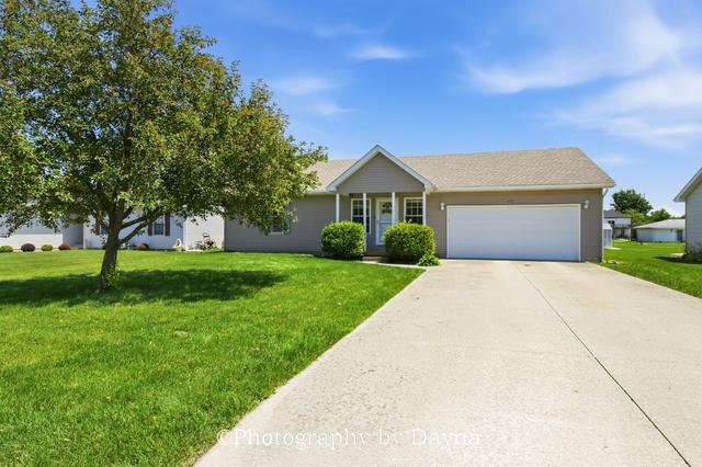 475 S Elm Ave, Saint Anne, IL 60964