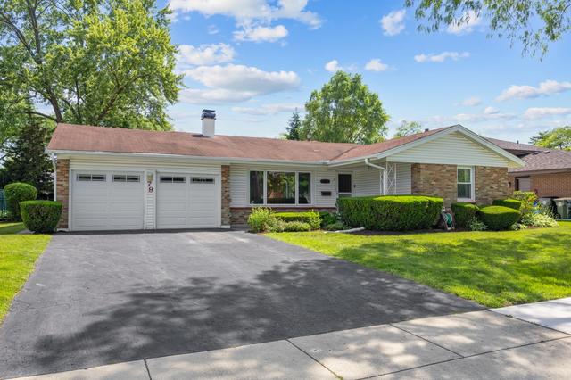 79 Eden Rd, Elk Grove Village, IL 60007