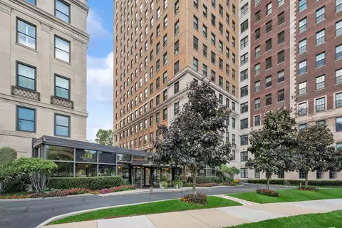 3740 N Lake Shore Dr #5A, Chicago, IL 60613