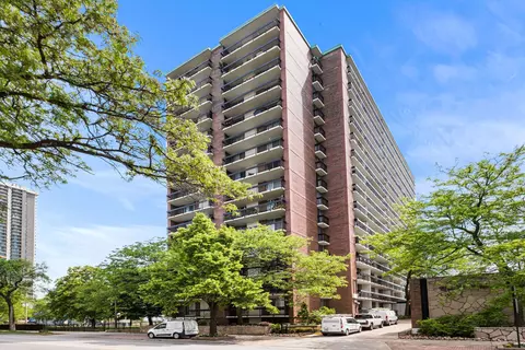 5901 N Sheridan Rd #2C, Chicago, IL 60660