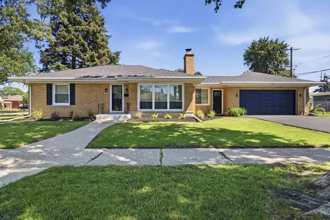 1857 Bristol Ave, Westchester, IL 60154