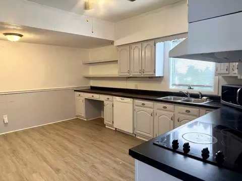 806 E Boulevard St, Marion, IL 62959 photo 8