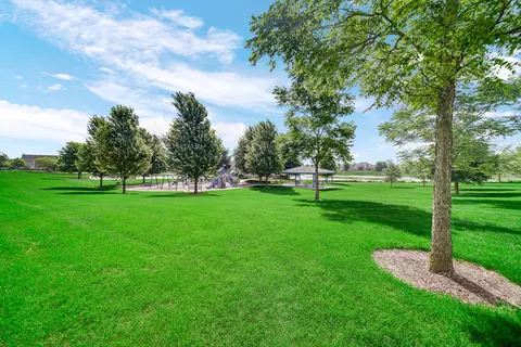Exterior - 3097 Chalkstone Ave, Elgin, IL 60124 photo 3 of 7