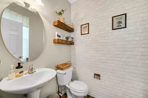 Bath - 3097 Chalkstone Ave, Elgin, IL 60124 photo 1 of 4