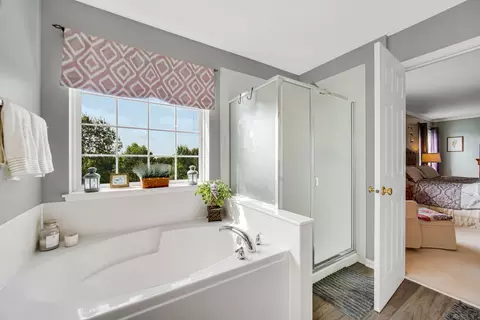 Bath - 3097 Chalkstone Ave, Elgin, IL 60124 photo 4 of 4