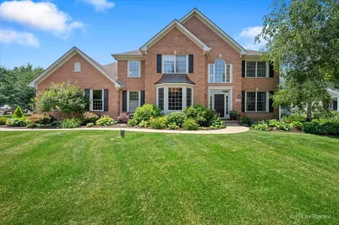 1401 Stag Trl, Cary, IL 60013
