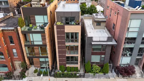 722 N Ada St #3, Chicago, IL 60642