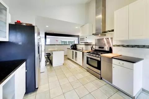 Kitchen - 801 E Golfview Dr, Mount Prospect, IL 60056 photo 2 of 4