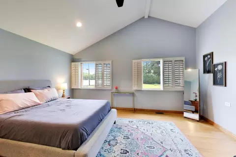 Bedroom - 801 E Golfview Dr, Mount Prospect, IL 60056 photo 2 of 6