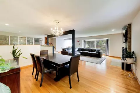 Dining - 801 E Golfview Dr, Mount Prospect, IL 60056 photo 2 of 2
