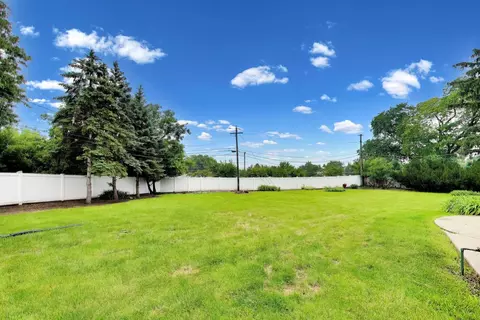 Exterior - 801 E Golfview Dr, Mount Prospect, IL 60056 photo 11 of 13
