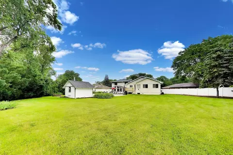 Exterior - 801 E Golfview Dr, Mount Prospect, IL 60056 photo 13 of 13