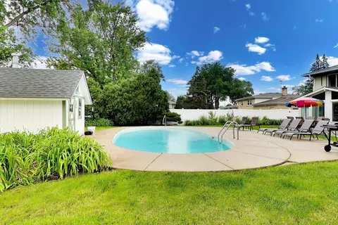 Exterior - 801 E Golfview Dr, Mount Prospect, IL 60056 photo 10 of 13