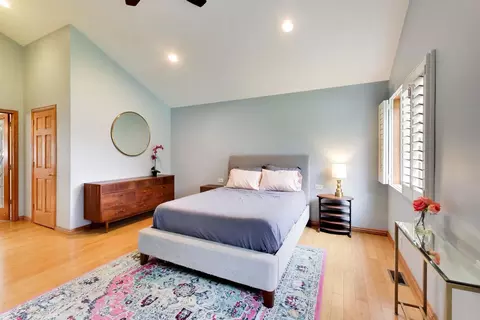 Bedroom - 801 E Golfview Dr, Mount Prospect, IL 60056 photo 1 of 6