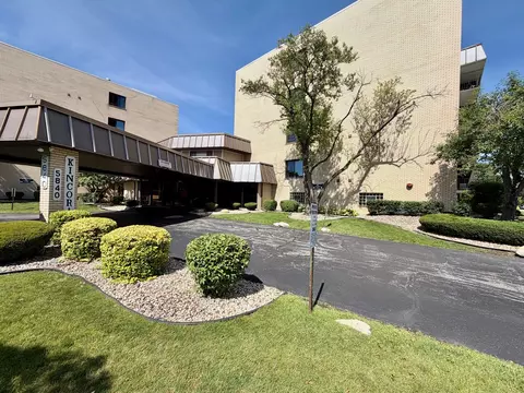 5840 W 104th St #314, Oak Lawn, IL 60453