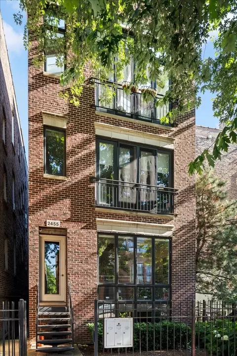 2455 W Walton St #1, Chicago, IL 60622