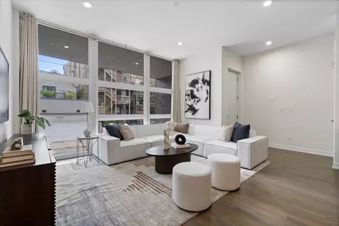 Living - 1339 W Ancona St, Chicago, IL 60642 photo 3 of 4