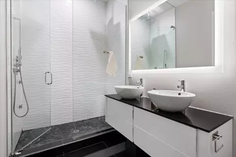 Bath - 1339 W Ancona St, Chicago, IL 60642 photo 3 of 5