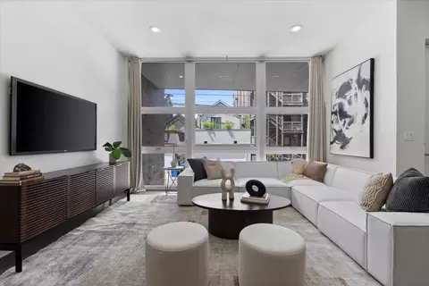 Living - 1339 W Ancona St, Chicago, IL 60642 photo 2 of 4