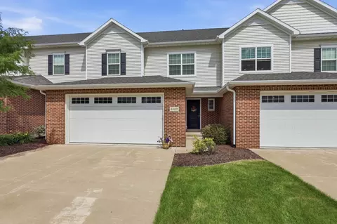 4465 W Slate Creek Dr, Bettendorf, IA 52722
