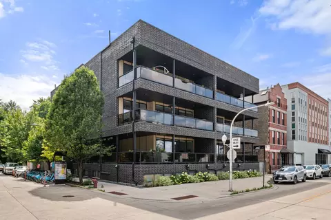 2324 N Winchester Ave #102, Chicago, IL 60614