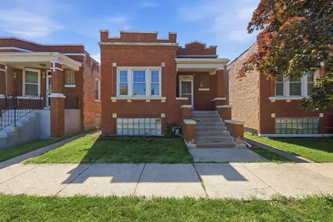 2516 S 56th Ct, Cicero, IL 60804