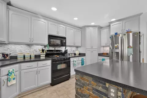 Kitchen - 701 Forrest Dr, Seneca, IL 61360 photo 2 of 4