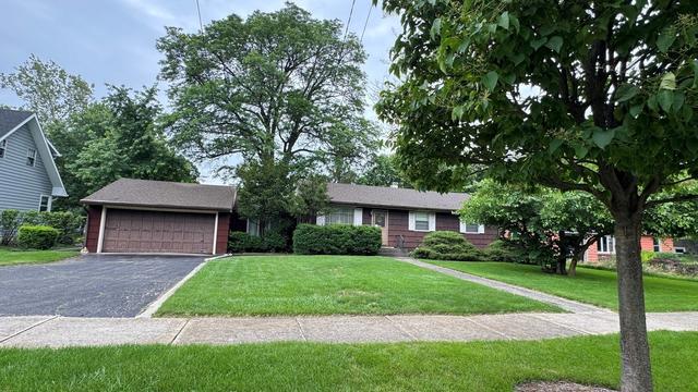 814 E Illinois St, Wheaton, IL 60187