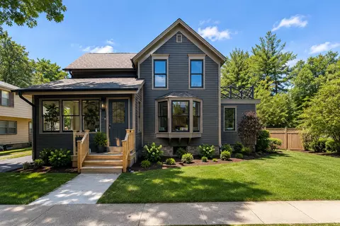 208 Dundee Ave, Barrington, IL 60010