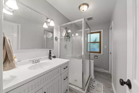 Bath - 1020 S Gables Blvd, Wheaton, IL 60189 photo 3 of 3